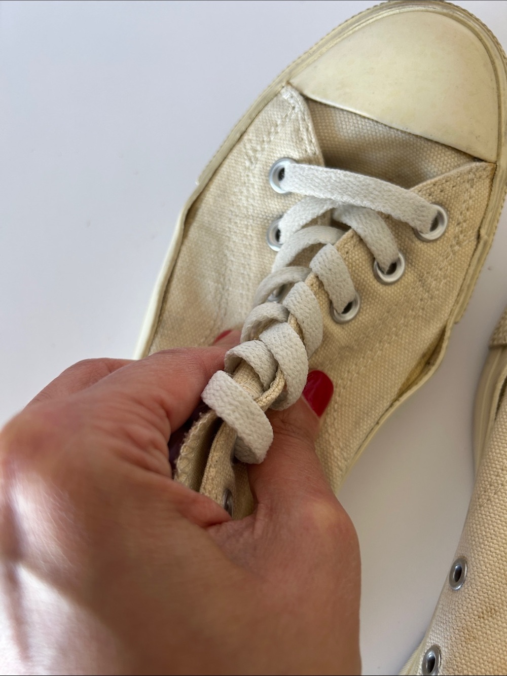 PLAY Comme des Garçons Converse Cream Canvas Sneakers with Red Heart Detail - Picture 7 of 7